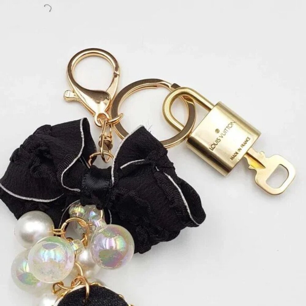 Authentic Louis Vuitton Padlock & Key Gold ✨Unbranded Flower Bag Charm Keychain - Picture 6 of 7